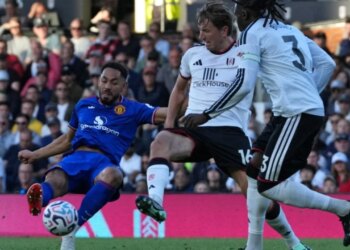 Manchester United shpëton në fund ndaj Fulhamit; tifozët kthehen kundër Carrick