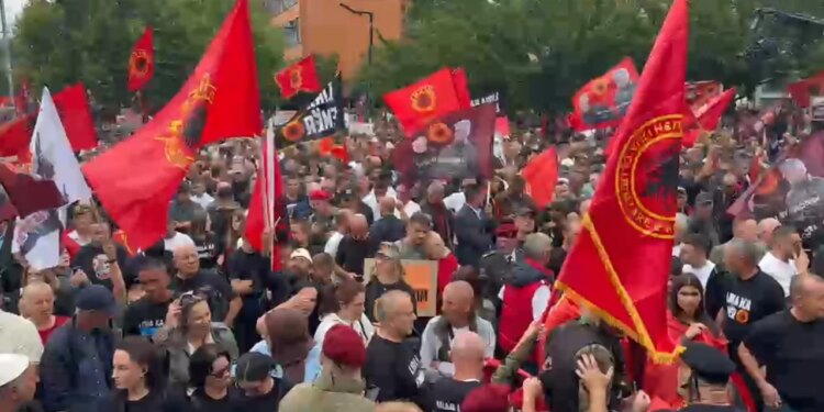 Marshi për Liri: Nis tubimi në Prishtinë, mijëra në mbështetje të ish-krerëve të UÇK-së