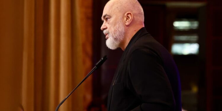 Mbledhja me grupin parlamentar/ Po qesh? Rama i kthehet socialistit: Kanë ardhur kohë të këqija