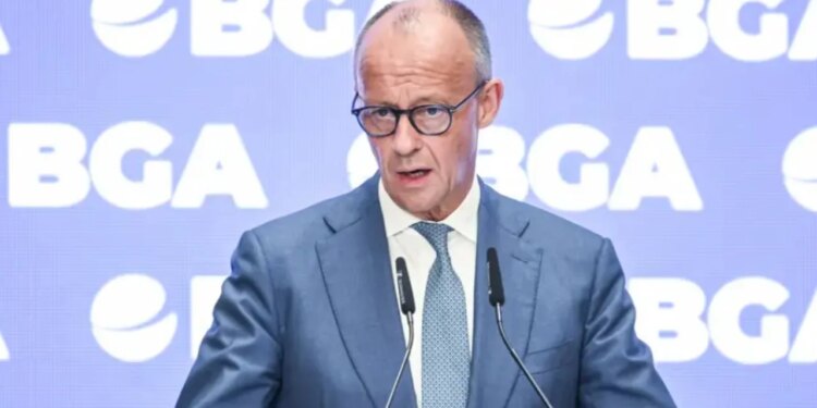Merz pranon: Çmimet e karburanteve nuk ndalen, për shumë qytetarë është arritur kufiri