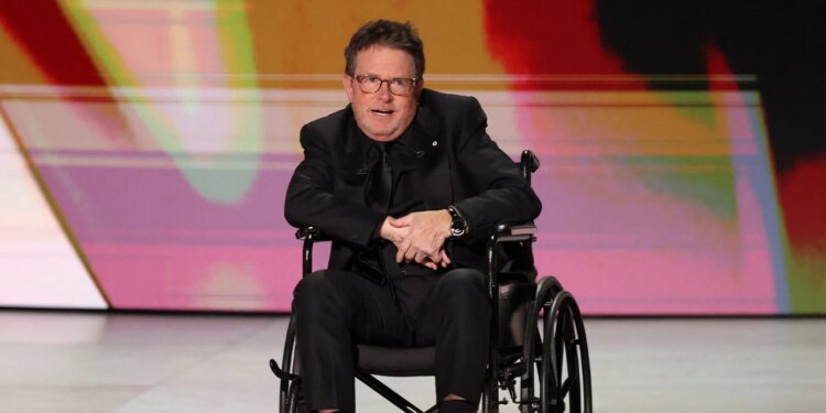 Michael J. Fox emocionon në Emmy 2026, pritet me ovacione: Pranimi i Parkinsonit nuk është dorëzim