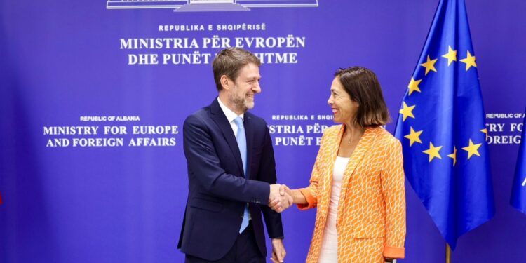 Ministri Hoxha pret në Tiranë ambasadoren e re të BE-së: Zgjerimi do të jetë suksesi ynë i përbashkët