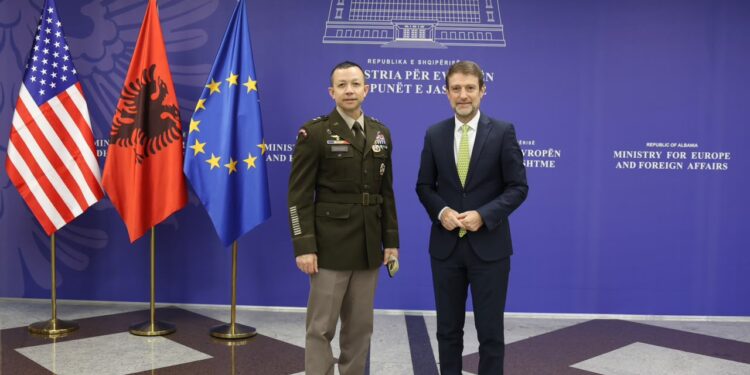 Ministri Hoxha takohet me komandantin e Forcës Ndërkombëtare për Gazën: Shqipëria krah SHBA-ve për paqe e siguri