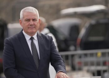 Ministri i Brendshëm Xhelal Sveçla dënohet me një vit burgim me kusht për gazin lotsjellës në Kuvend
