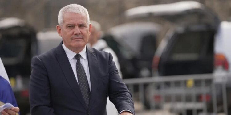 Ministri i Brendshëm Xhelal Sveçla dënohet me një vit burgim me kusht për gazin lotsjellës në Kuvend