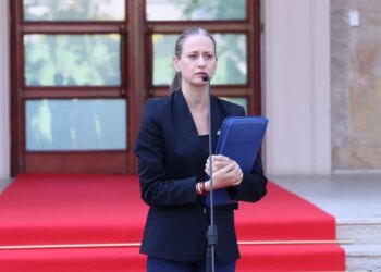 Ministrja Ismaili: makina e re e Ramës është me qira, e nevojshme për sigurinë e kryeministrit