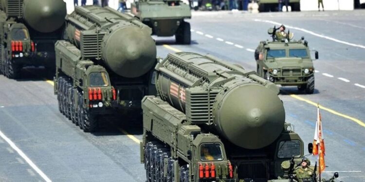 NATO dënon kërcënimet e Moskës: Shenjë dëshpërimi, sulme hibride dhe retorika papërgjegjëse nuk na pengojnë të mbështesim Ukrainën
