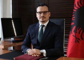 Ndryshime në kabinet: Oltjon Muzaka largohet nga Ministria e Shëndetësisë, emërohet zëvendësministër i Brendshëm