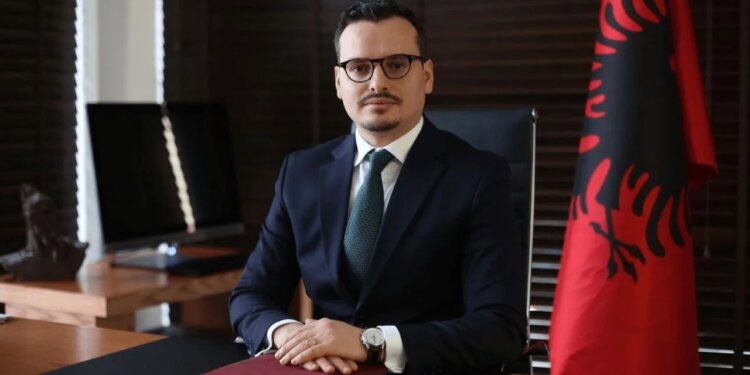 Ndryshime në kabinet: Oltjon Muzaka largohet nga Ministria e Shëndetësisë, emërohet zëvendësministër i Brendshëm