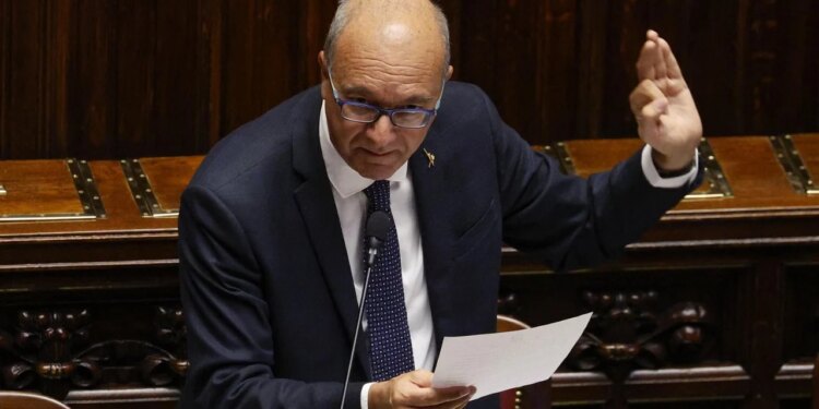 Në Itali: Ministri i Arsimit merr zarfin me plumb, Meloni: Këto akte nuk kanë vend në demokraci