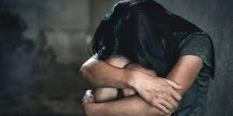 Në Tiranë: 12-vjeçarja abuzohet seksualisht nga tezja dhe djali i hallës; në telefon u gjetën video intime