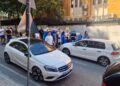 Në Tiranë Lironi çunat! Mbështetësit e protestuesve të arrestuar mblidhen para Gjykatës Penale të Tiranës