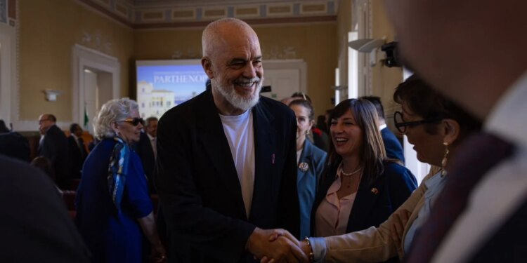 Në hapjen e Konsullatës Shqiptare në Napoli, Rama: Napolitanët e anës tjetër; hapëm derën mes dy realiteteve afërta