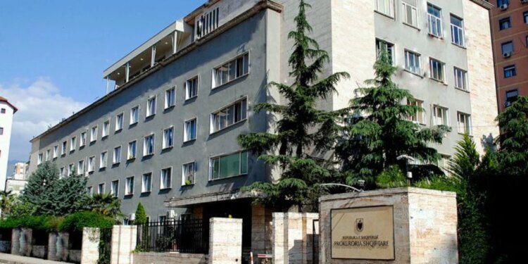 Ngërçi i pagave: Kryeprokurorët shqyrtojnë padinë civile, në diskutim kallëzimi penal; SPAK dorëzon listpagesat me formulën e re