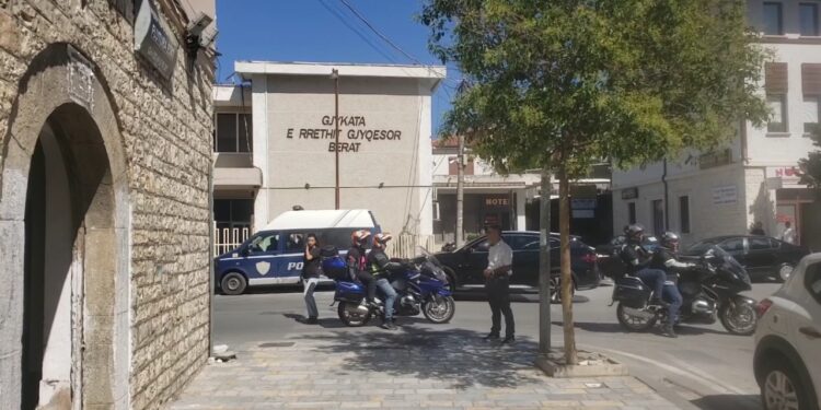 Ngërçi për pagat përfshin edhe Beratin; Gjykata në bojkot, trajtohen vetëm masat e sigurisë dhe urdhrat e mbrojtjes