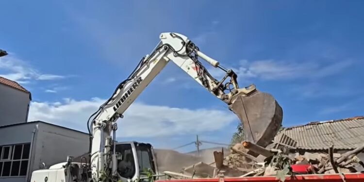 Nis aksioni për lirimin e hapësirave të zëna nga bizneset në oborret e shkollave në Shkodër