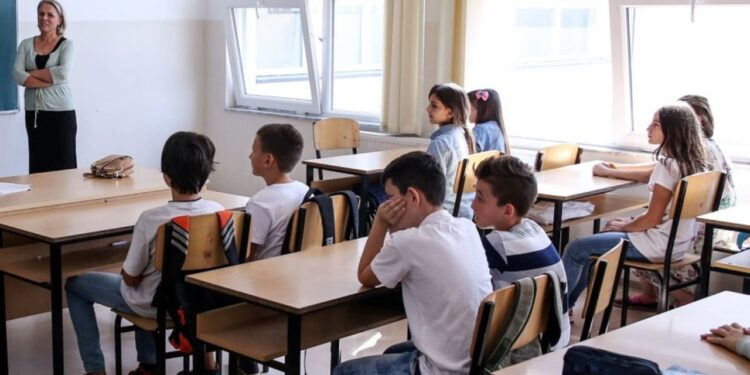 Nis viti i ri shkollor: 25 mijë fëmijë në klasën e parë, 53 shkolla reja, shtohen masa sigurie