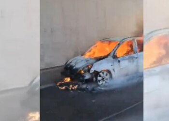 Një automjet tip Ford-i shkrumbohet në një tunel të aksit Elbasan-Tiranë, makina përfshihet nga flakët