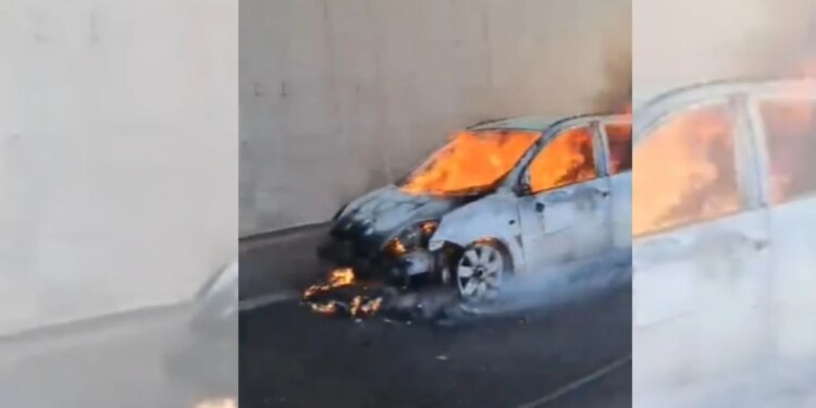 Një automjet tip Ford-i shkrumbohet në një tunel të aksit Elbasan-Tiranë, makina përfshihet nga flakët