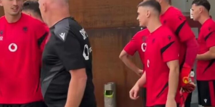 Një tjetër surprizë te Kombëtarja: Futbollisti i Dinamos shfaqet në grumbullim pas thirrjes me urgjencë