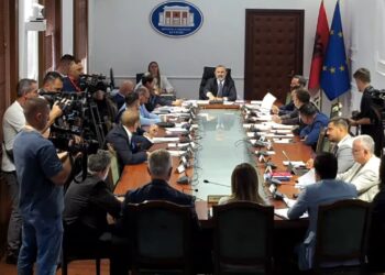 PD kërkesë për seancë dëgjimore mbi statusin e gjyqtarëve, prokurorëve; Ulsi Manja e miraton te Komisioni i Ligjeve
