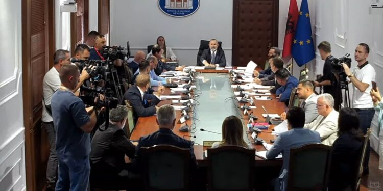 PD kërkesë për seancë dëgjimore mbi statusin e gjyqtarëve, prokurorëve; Ulsi Manja e miraton te Komisioni i Ligjeve