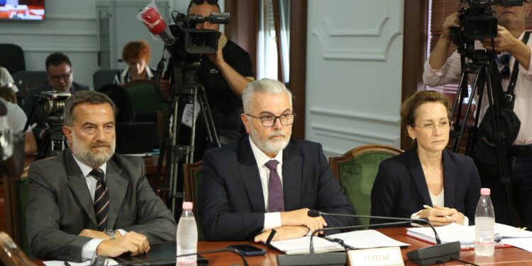 Pagat e gjyqtarëve, ministri Gogu: Zgjidhja vjen nga Kuvendi, kujdes për shëndetin e buxhetit të shtetit