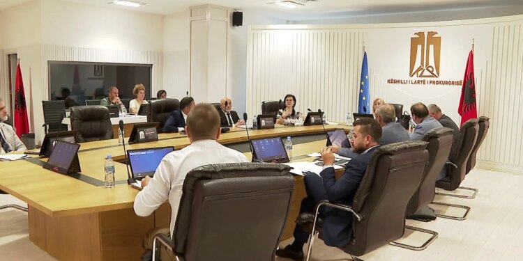 Parodi me dorëheqje në KLP! Anëtarët kërkojnë largimin e njëri-tjetrit, rrezikohen afatet për kryeprokurorin