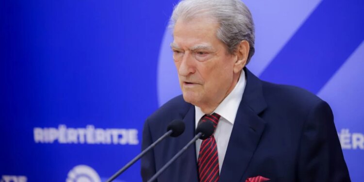 Pas bllokimit të 200 faqeve, Berisha reagon: Rama urdhëron censurën; ka zgjedhur manualin e etërve të tij politikë