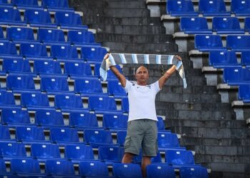 Pas përplasjeve me tifozët, futbollistët i shkruajnë presidentit për të vendosur paqen