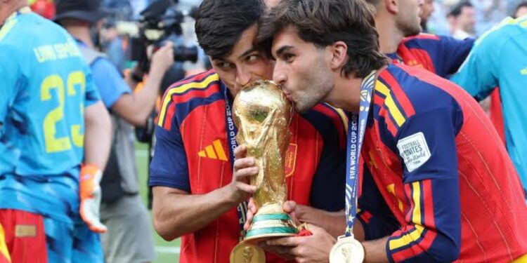 Pedri është i vetmi që nuk do vinte te PSG — Ferran Torres rrëfen Parisin: Luis Enrique babai im
