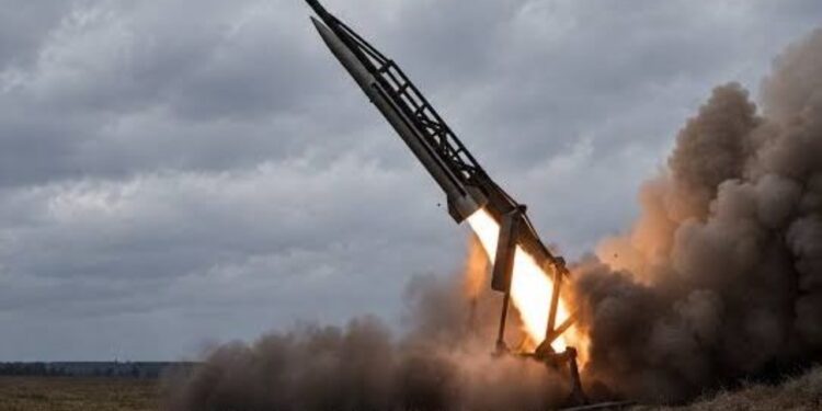 Për herë të parë Ukraina sulmon Rusinë me raketa balistike; Zelensky: Goditëm objektet e industrisë së naftës