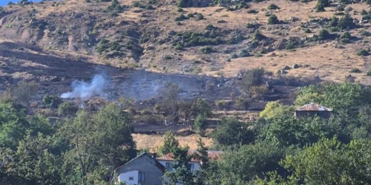 Përhapja e flakëve në zonën malore të Kukësit; vatra e zjarrit në Zapod izolohet