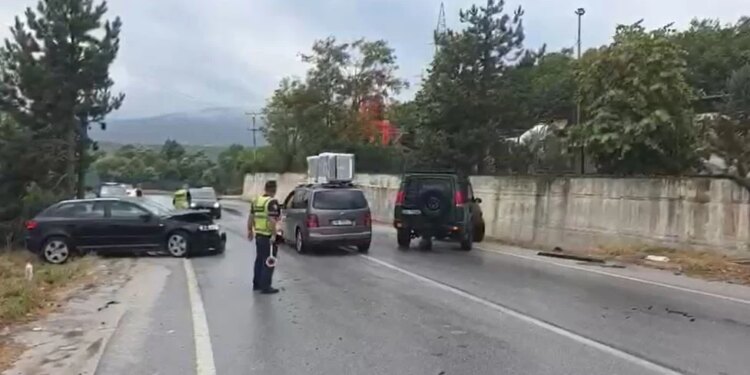 Përplasje mjetesh në zonën e Shupenzës, dy persona të plagosur