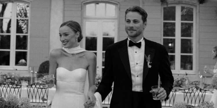 Phoebe Dynevor dhe Cameron Fuller martohen, çifti publikon foto nga ceremonia