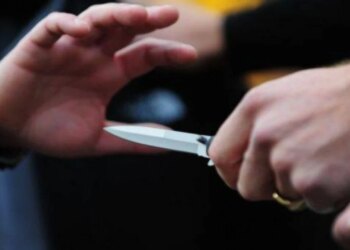 Plagosje me thikë në Pogradec mes dy kushërinjsh, autori arrestohet