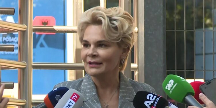 Po si nuk i fiku njeri radarët për mua — Kryemadhi batuta/ironi për Vlora Hysenin; Meta i ndizte