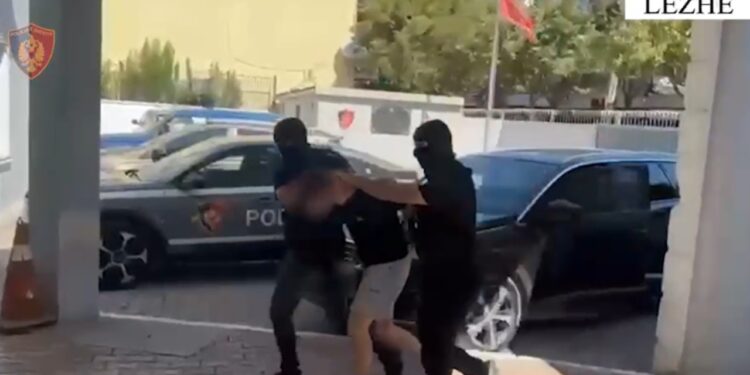 Policia arreston dy të rinj që shpërndanin lëndë narkotike në Laç