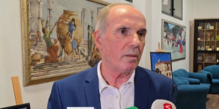 Preç Zogaj — 40 vite poezi: mbrëmje poetike në Durrës, interpretojnë Yllka Mujo, Luiza Xhuvani dhe Elia Zaharia