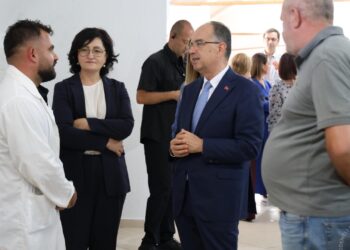 Presidenti Begaj në Përmet vlerëson zhvillimin e turizmit, investimet e emigrantëve, mikpritjen dhe bujarinë