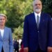 Presidentja e Komisionit Europian Von der Leyen mbërrin në Tiranë, pritet në Kryeministri nga Edi Rama
