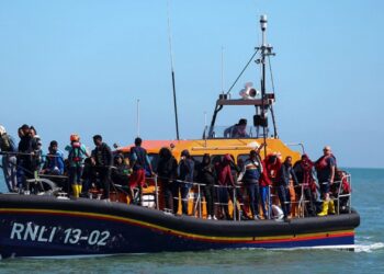 Problemi me emigracionin në Mbretërinë e Bashkuar: Home Office regjistron 781 hyrje, numri më i lartë gjatë 2026-ës