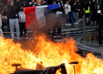 Protesta masive në Francë: mësuesit dhe zjarrfikësit në grevë, gjimnazistët i bashkohen tubimeve