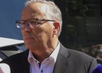 Protesta në mbështetje të ish-krerëve të UÇK-së, Bedri Hamza paralajmëron në Kuvend: Do ndërmarrim veprime ligjore