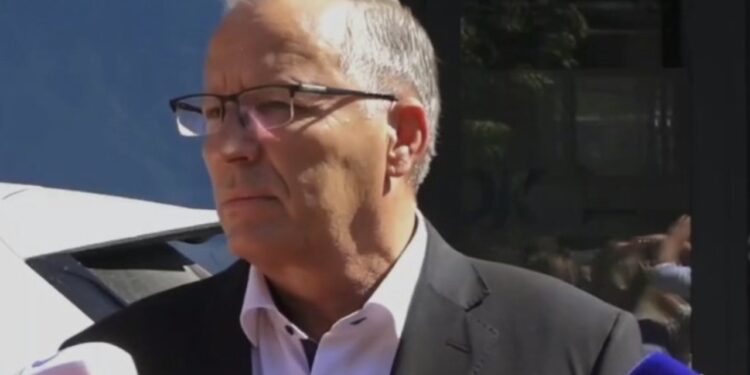 Protesta në mbështetje të ish-krerëve të UÇK-së, Bedri Hamza paralajmëron në Kuvend: Do ndërmarrim veprime ligjore