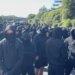 Protestat anti-emigracion në Britani ndryshojnë taktikat: maskime, kamionë dhe bllokime rrugësh
