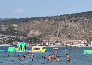 Pushuesit zgjedhin shtatorin, çmimet më të lira dhe moti më freskët zgjasin pushimet deri në mesin e muajit