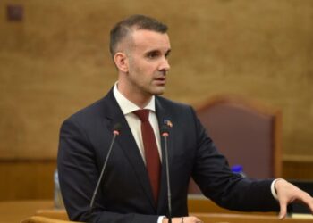 Qeveria e Malit të Zi shpall model të ri pagash; minimalja deri në 1400 euro nga janari 2027