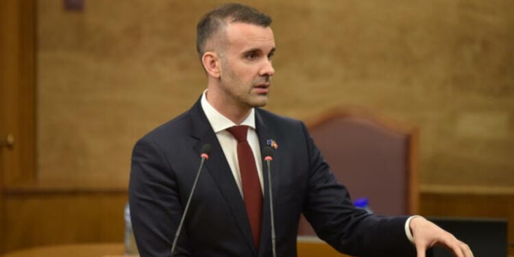 Qeveria e Malit të Zi shpall model të ri pagash; minimalja deri në 1400 euro nga janari 2027