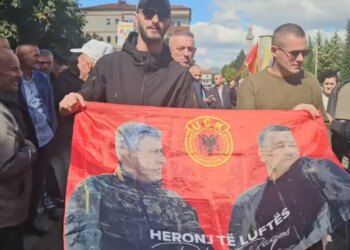 Qytetarët e Hasit protestojnë: Liri për çlirimtarët në mbështetje të ish-drejtuesve të UÇK-së në Hagë